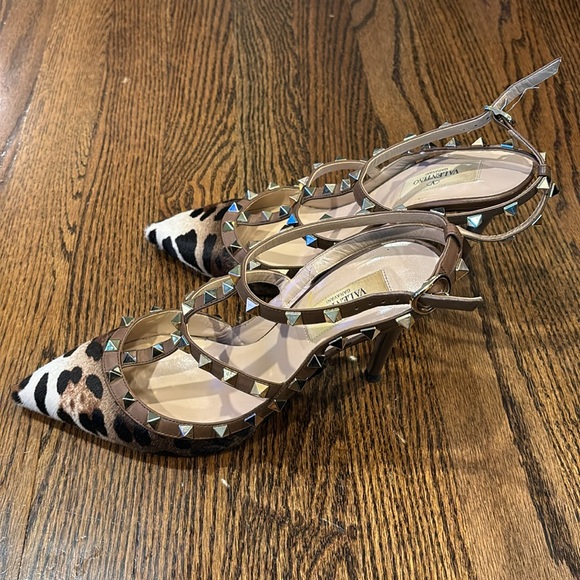 Valentino Garavani Rockstud Heels - Picture 2 of 4
